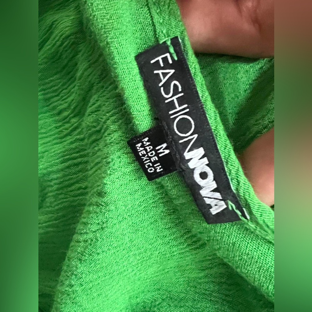 Fashion Nova Vibrant Green Wrap crop‎ top size Medium - Picture 5 of 7